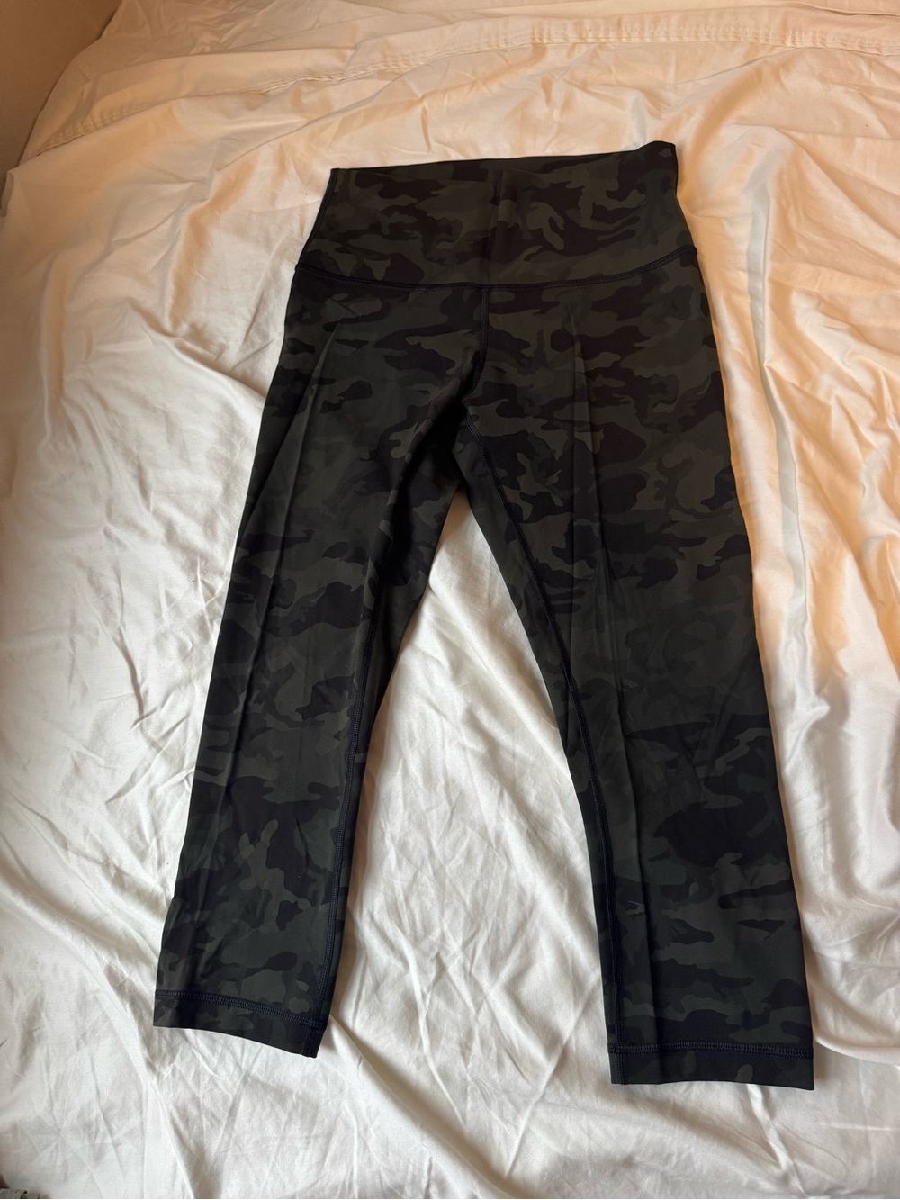 Lululemon Wunder Under Crop *Luxtreme in Incognito Camo Multi Gator Green, sz 8